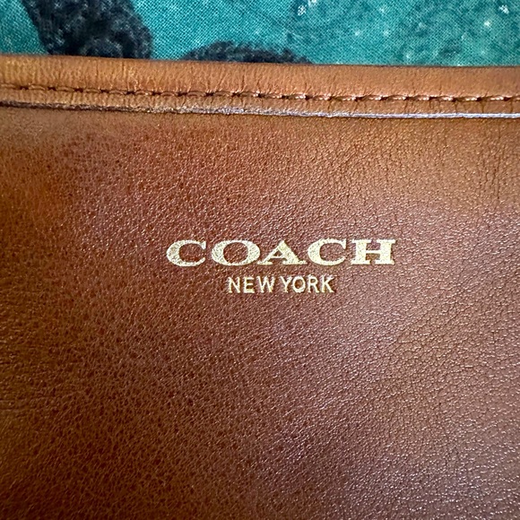 Authentic Coach Large Leather Tote - Picture 4 of 5
